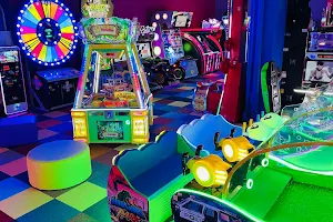 Fox Games Arcade- salon gier wrocław image
