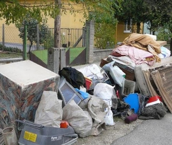 Zöldliget Natura Kft.-Lomtalanítás Miskolc Éjjel-Nappal- Hulladék elszállítás Veszélyes Hulladék szállítás Miskolc Sitt Szállítás Bútorszállítás Miskolc, lakáskiürítés, hagyaték felszámolás