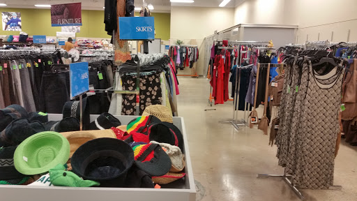 Thrift Store «Goodwill Store & Donation Center in Evanston», reviews and photos, 1916B Dempster St, Evanston, IL 60202, USA