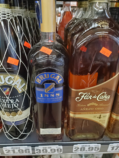 Liquor Store «Total Beverage Liquor», reviews and photos, 30203 Southfield Rd, Southfield, MI 48076, USA