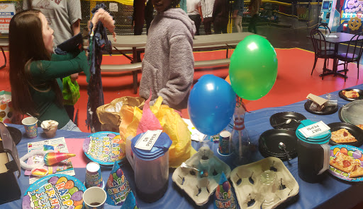 Bowling Alley «Strikes & Spares Entertainment Center», reviews and photos, 5419 N. Grape Rd., Mishawaka, IN 46545, USA