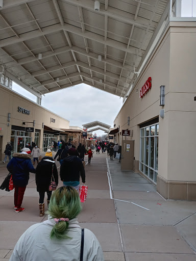 Department Store «Saks OFF 5TH», reviews and photos, 1650 Premium Outlet Blvd #1600, Aurora, IL 60502, USA