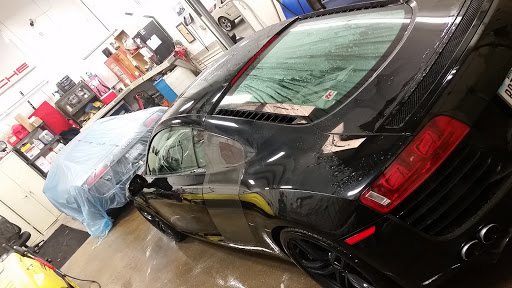 Auto Body Shop «Ultimate Paint Shop», reviews and photos, 28865 Nagel Ct, Lake Bluff, IL 60044, USA