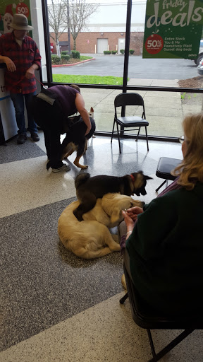 Pet Supply Store «Petco Animal Supplies», reviews and photos, 2000 NE Burnside Rd, Gresham, OR 97030, USA