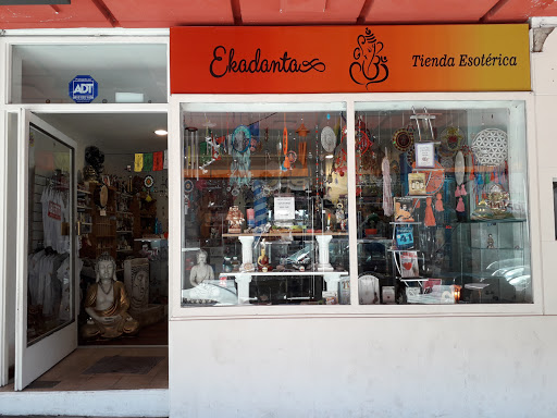 Ekadanta, tienda esotérica