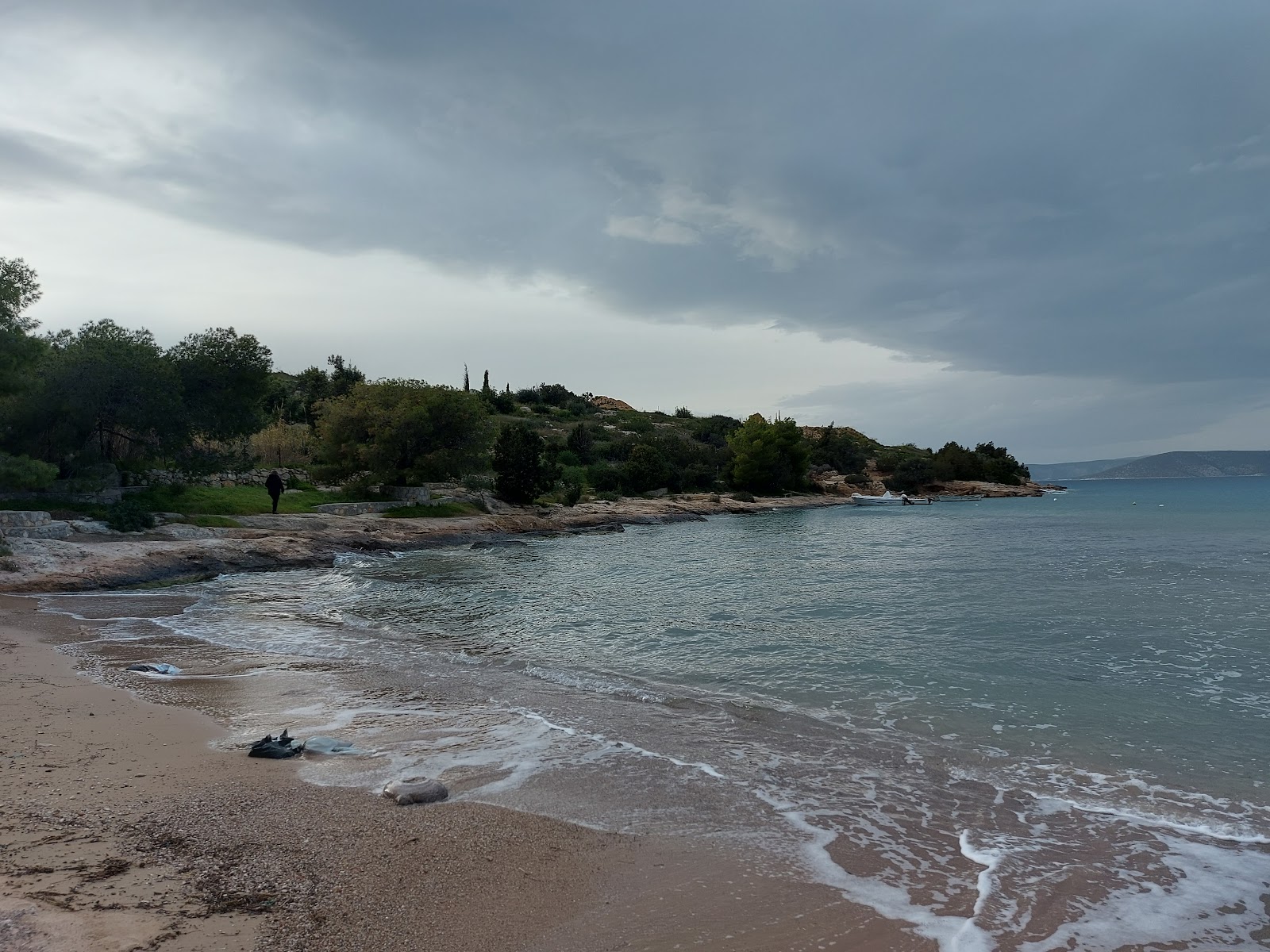 Photo de Doroufi Beach - endroit populaire parmi les connaisseurs de la détente