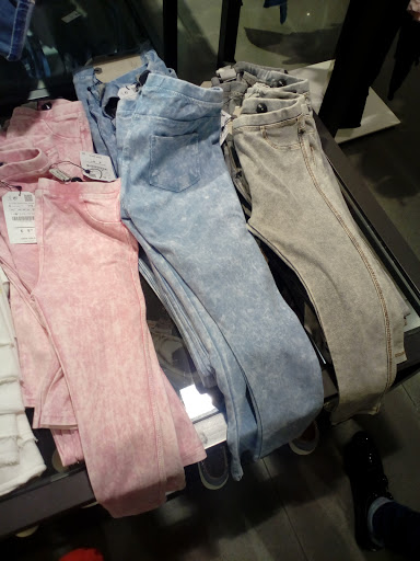 Stores to buy jeans Seville