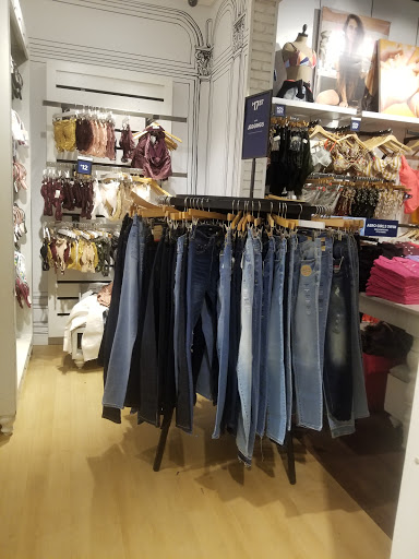 Clothing Store «Aéropostale», reviews and photos, 200 Baychester Ave, Bronx, NY 10475, USA