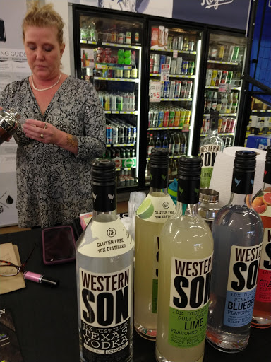 Liquor Store «Davis Liquor Outlet», reviews and photos, 1406 N Waco Ave, Wichita, KS 67203, USA