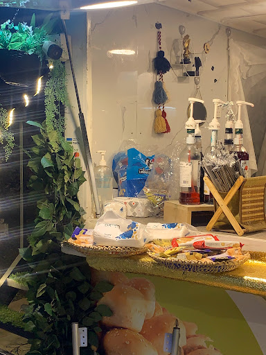 مطعم وجبات سريعة 