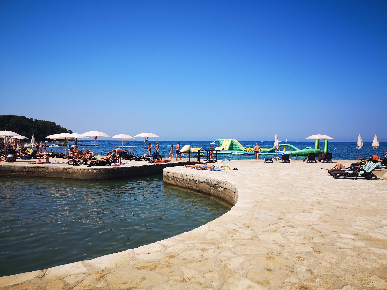 Φωτογραφία του Jedro beach - καλό φιλικό προς τα κατοικίδια σημείο για διακοπές