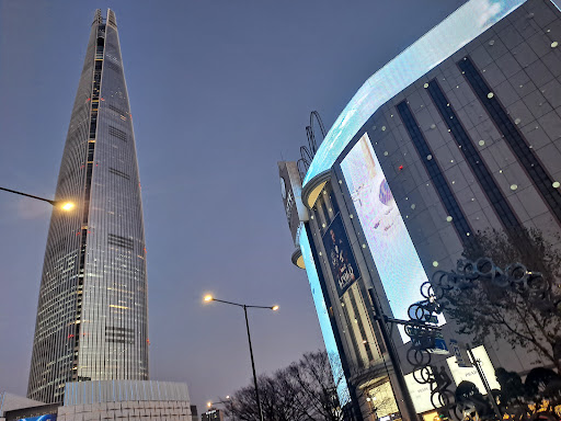 Aladdin owned bookstore in Jamsil Lotte World Tower Branch