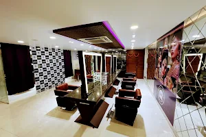 QBS HAIR AND BEAUTY SALON image
