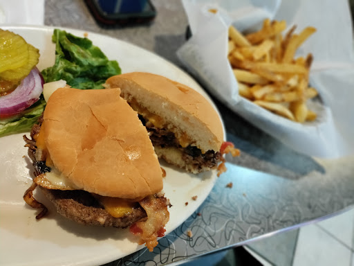 American Restaurant «The Purple Cow Restaurant», reviews and photos, 8026 Cantrell Rd, Little Rock, AR 72227, USA