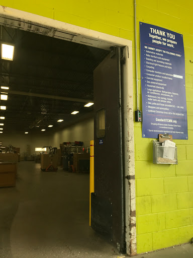 Thrift Store «Goodwill - Apple Valley», reviews and photos