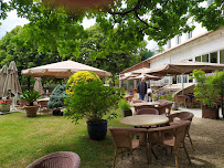 Atmosphère du Restaurant français Les Jardins de la Vieille Fontaine à Maisons-Laffitte - n°3