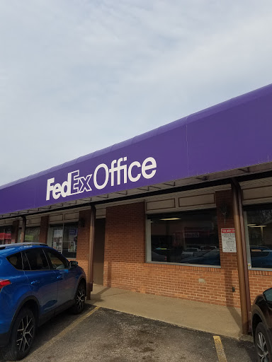 FedEx Office Print & Ship Center, 427 E Main St, Kent, OH 44240, USA, 