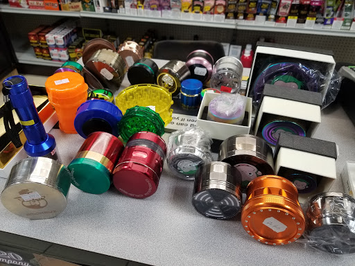 Gold Dealer «RUMMANA GOLD BUYER AND TOBACCO INC./ Sam Smoke Shop», reviews and photos, 2126 N University Dr, Sunrise, FL 33322, USA