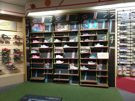 Shoe Store «Footprints Fashion & Footwear», reviews and photos, 79 Costello Rd, Newington, CT 06111, USA