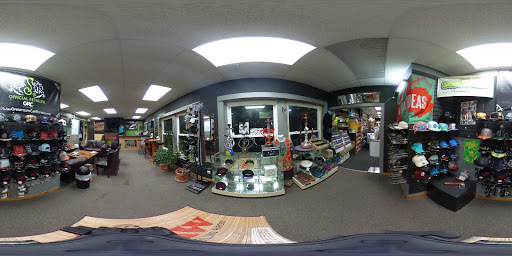 Tobacco Shop «Knuckleheads Tobacco & Gifts», reviews and photos, 550 State St, Madison, WI 53703, USA