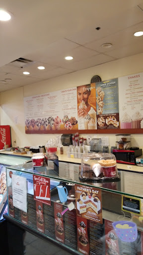 Ice Cream Shop «Cold Stone Creamery», reviews and photos, 15 Blake Blvd, Kissimmee, FL 34747, USA