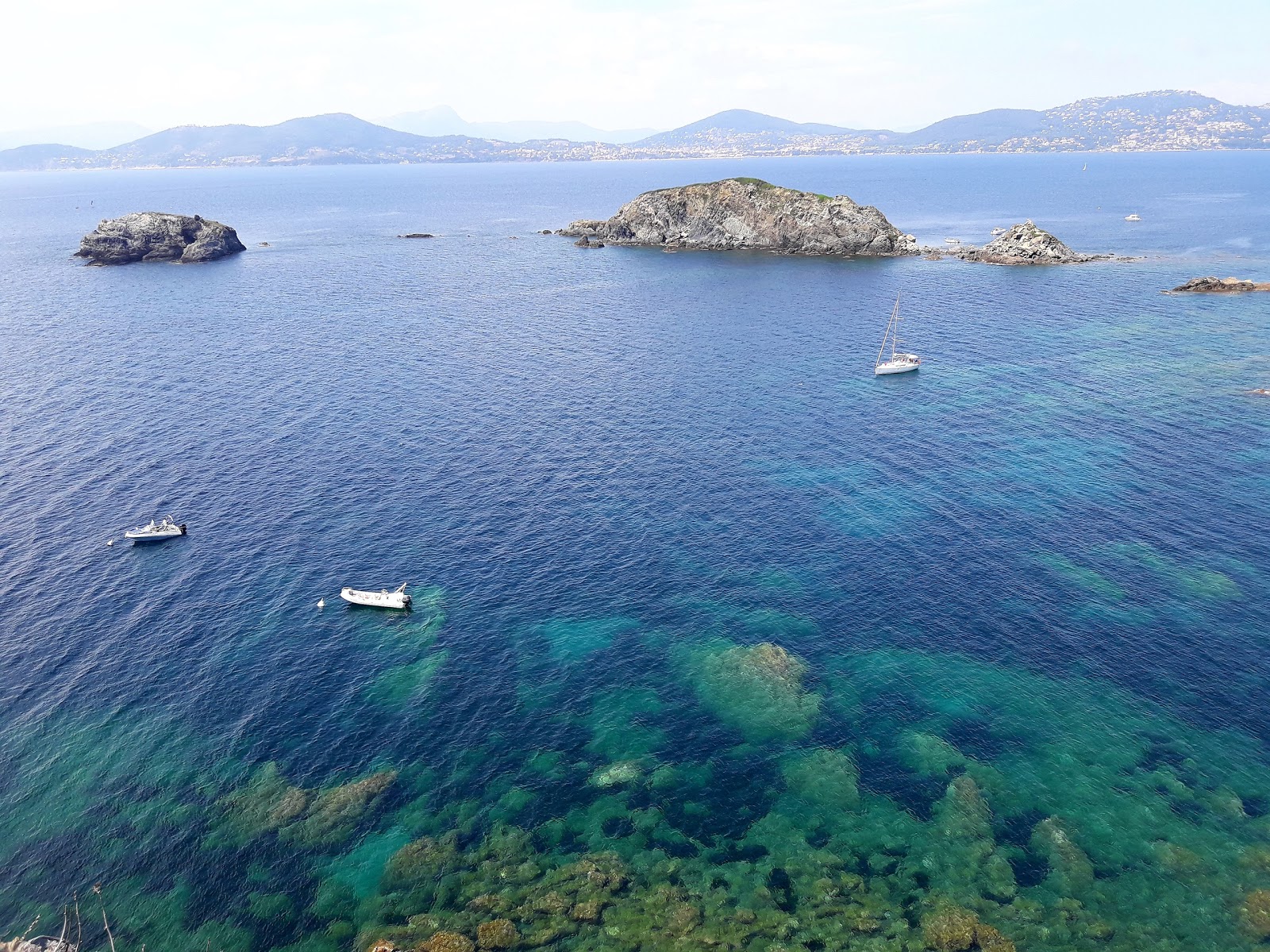 Foto di Plage d'Escampo-Barriou con molto pulita livello di pulizia