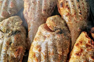 Η Λίρα Fresh fish and grill takeaway image