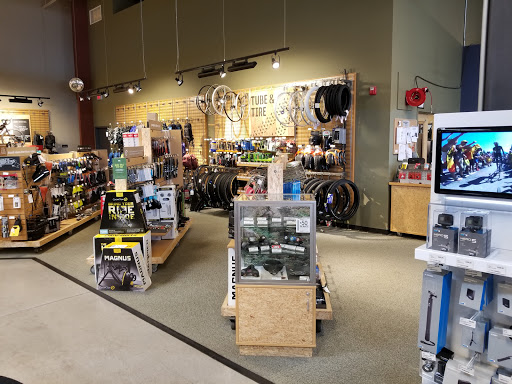 Camping Store «REI», reviews and photos, 11581 Fountains Dr, Maple Grove, MN 55369, USA
