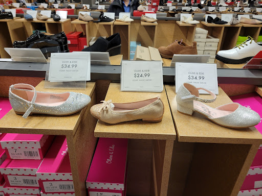 Shoe Store «DSW Designer Shoe Warehouse», reviews and photos, 345 Rockaway Turnpike, Lawrence, NY 11559, USA