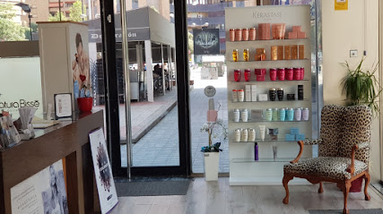 Información y opiniones sobre Sandra Estética y Peluquería de Valencia