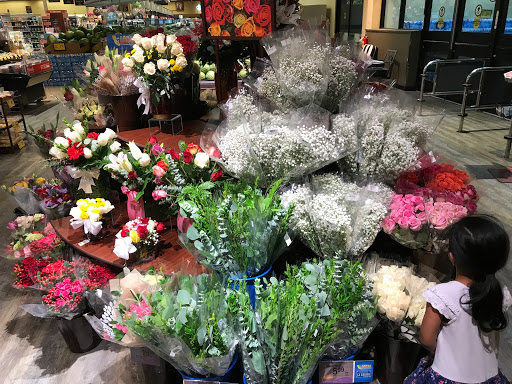 Grocery Store «Safeway», reviews and photos, 1801 W 11th St, Tracy, CA 95376, USA