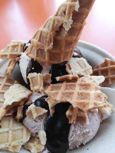 Ice Cream Shop «Purple Door Ice Cream», reviews and photos, 205 S 2nd St, Milwaukee, WI 53204, USA