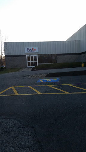 Shipping and Mailing Service «FedEx Ship Center», reviews and photos, 1500 Thomson Park Dr, Cranberry Twp, PA 16066, USA