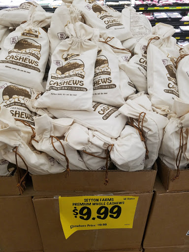 Grocery Store «Grocery Outlet Bargain Market», reviews and photos, 80 E Washington St, Petaluma, CA 94952, USA