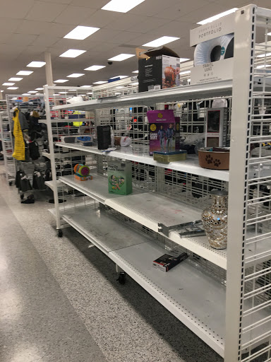 Clothing Store «Ross Dress for Less», reviews and photos, 5820 Lakewood Towne Center Blvd SW, Lakewood, WA 98499, USA