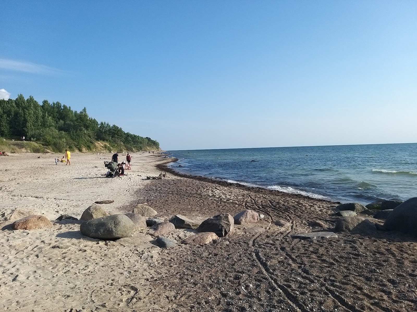 Karkles beach的照片 带有碧绿色纯水表面