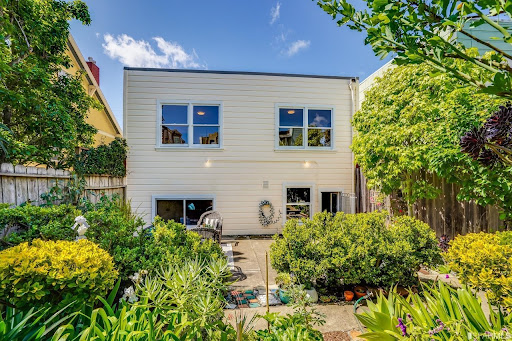Mosaik Real Estate image