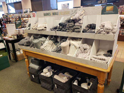 Book Store «Barnes & Noble», reviews and photos, 5380 US-14, Crystal Lake, IL 60014, USA