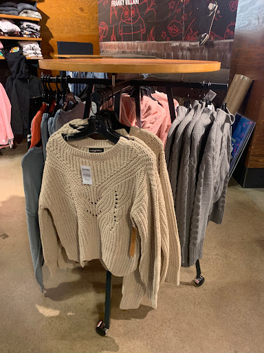 Clothing Store «Zumiez», reviews and photos, 30001 White Bear Ave #2012, Maplewood, MN 55109, USA