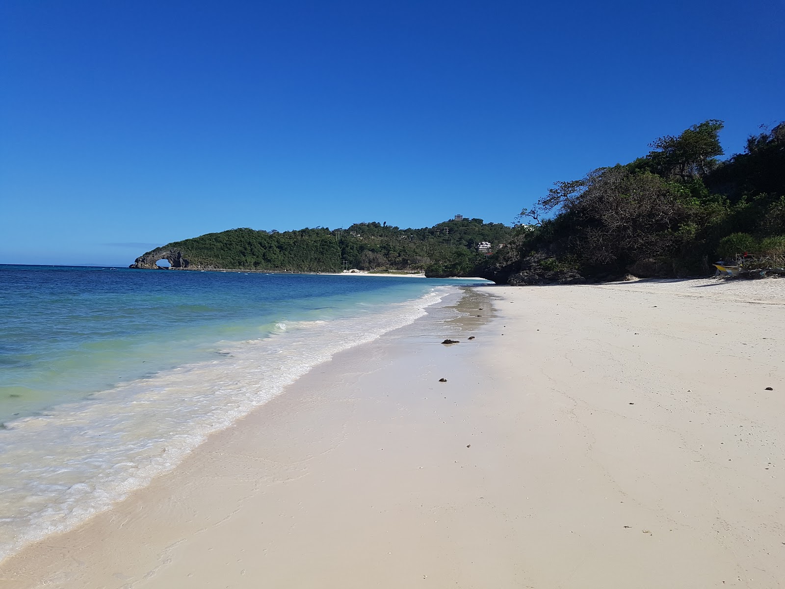 Foto af Savoy Beach med lys fint sand overflade