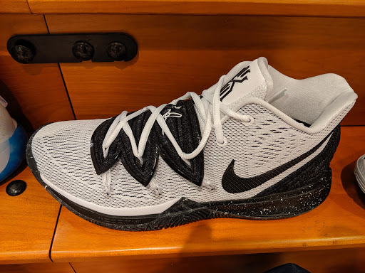 Sporting Goods Store «Champs Sports», reviews and photos, 1189 Glendale Galleria, Glendale, CA 91210, USA