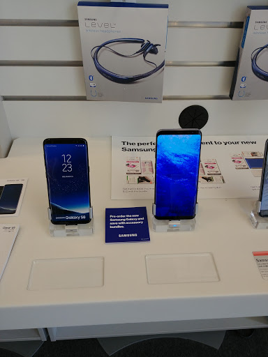 Cell Phone Store «Verizon Authorized Retailer, TCC», reviews and photos, 2164 Randall Rd, Carpentersville, IL 60110, USA