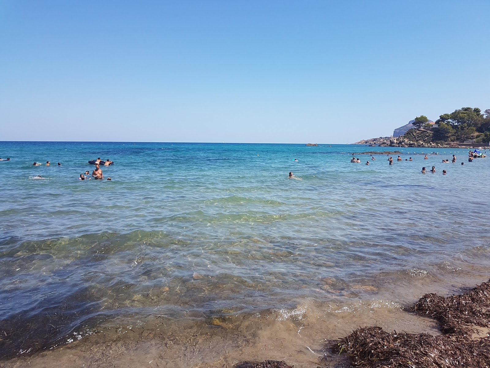 Foto von Spiaggia Di Mazzaforno mit geräumige bucht