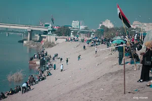 شاطئ التحرير Al-Tahrir Beach image