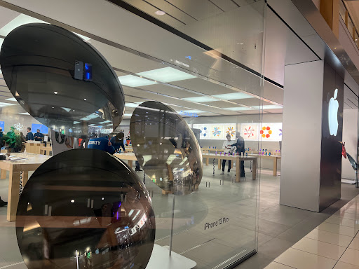 Computer Store «Apple Somerset», reviews and photos, 2800 W Big Beaver Rd, Troy, MI 48084, USA