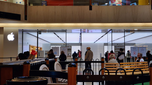 Computer Store «Apple Northbrook», reviews and photos, 1310 Northbrook Ct, Northbrook, IL 60062, USA