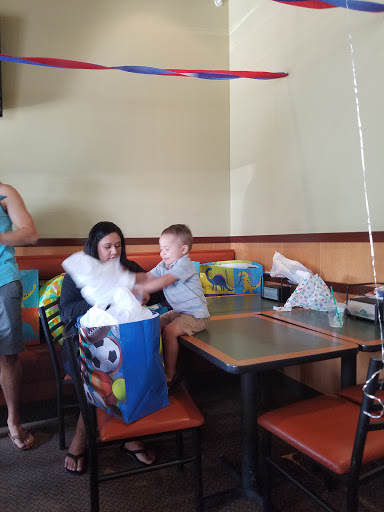 Pizza Restaurant «Round Table Pizza», reviews and photos, 22722 Lambert St, Lake Forest, CA 92630, USA