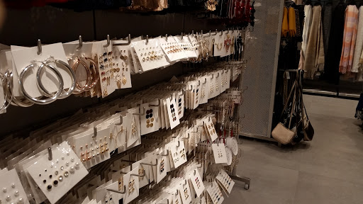 Outlet Mall «Tanger Outlet Westbrook», reviews and photos, 314 Flat Rock Pl, Westbrook, CT 06498, USA