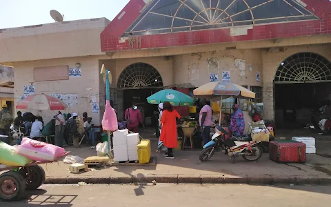 St Maur market image