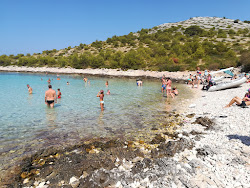 Photo de Lojena beach avec petite baie